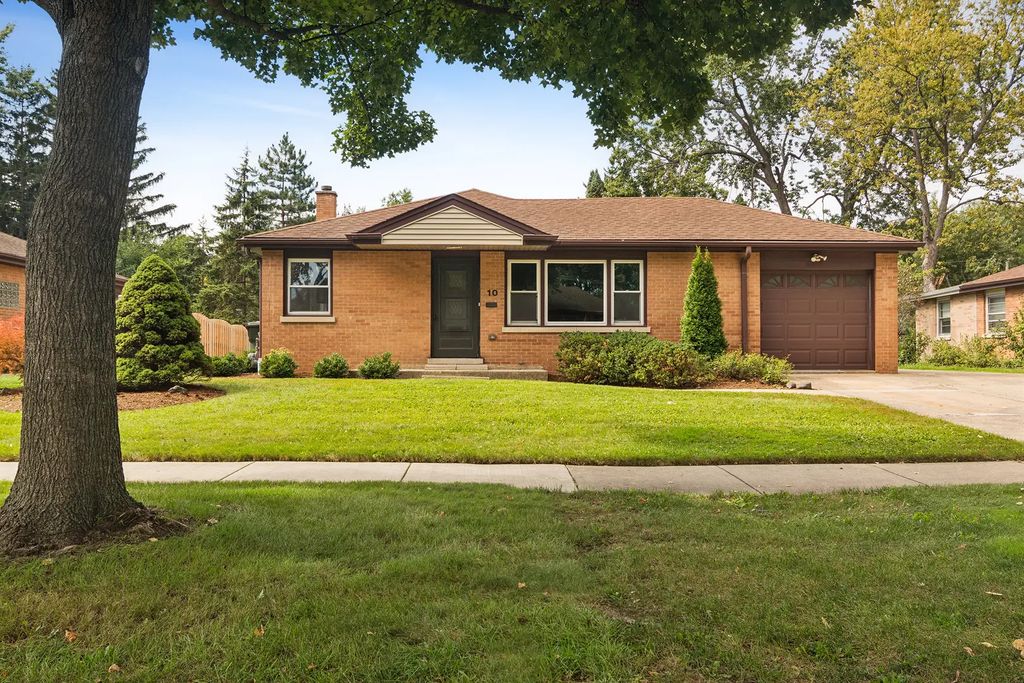 10 N School Street, Mount Prospect