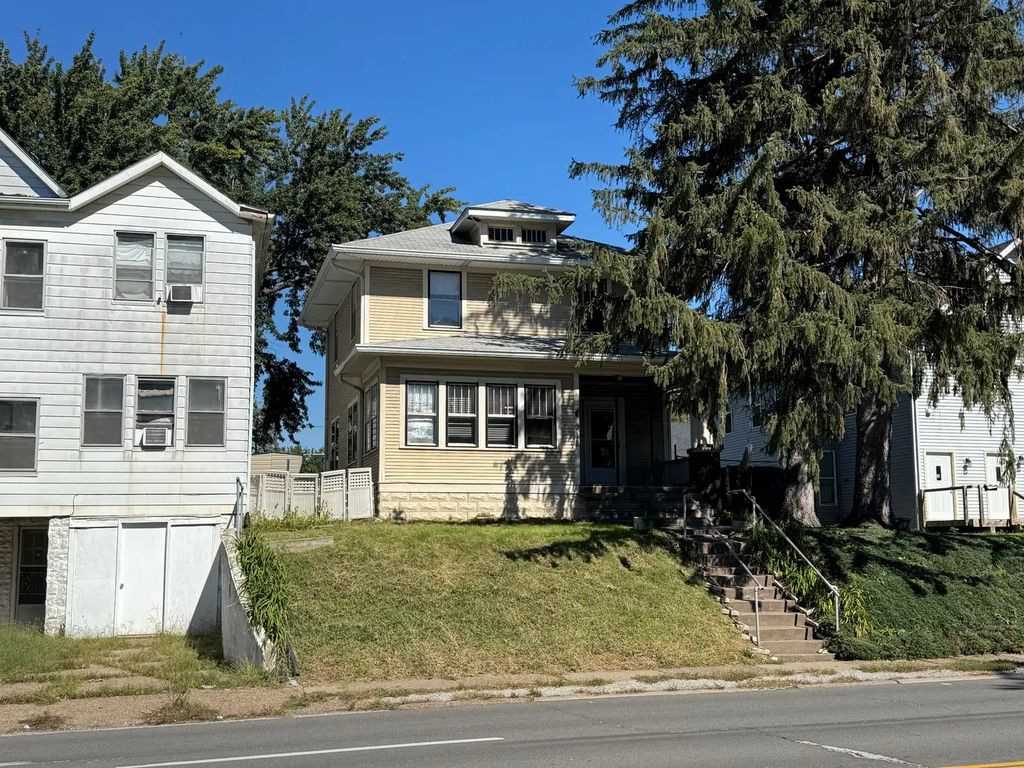 918 W Locust Street, Davenport