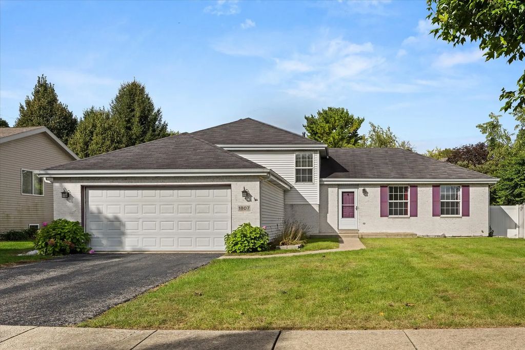 1807 Larkspur Drive, Plainfield