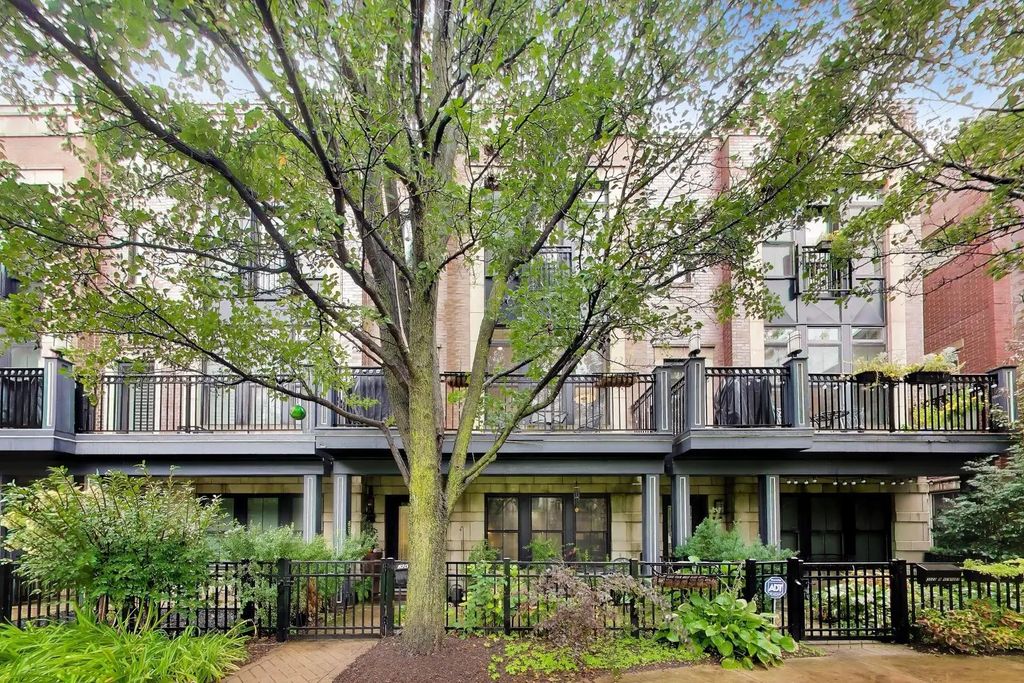 3022 W Newport Avenue, Chicago
