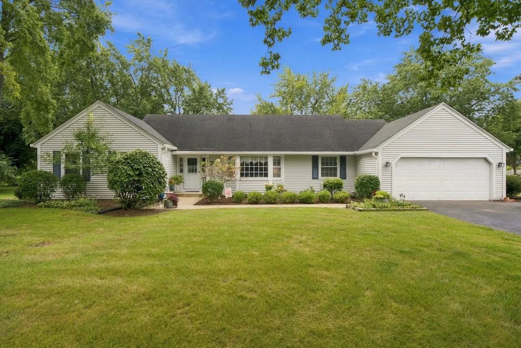 1114 Lexington Lane, Batavia