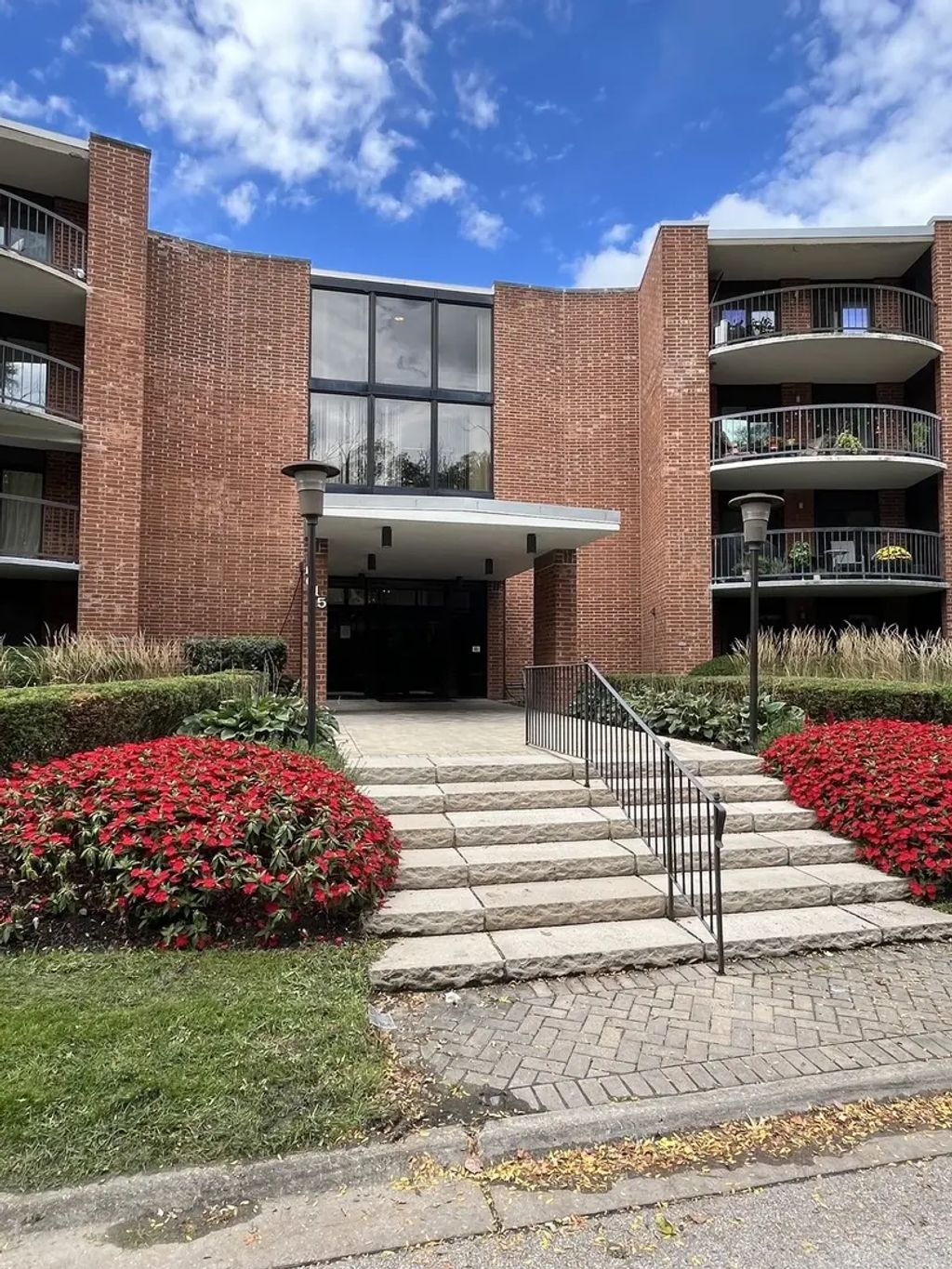 1615 E Central Road 422-c, Arlington Heights