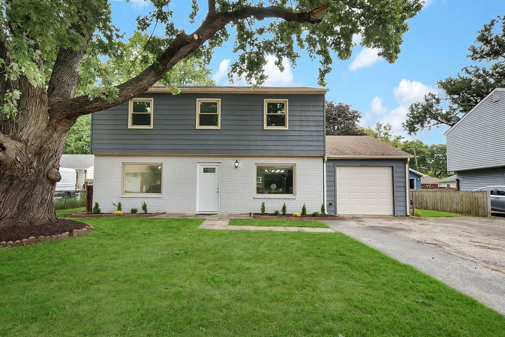 132 N Pinecrest Road, Bolingbrook