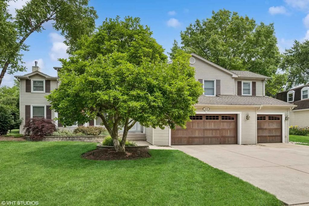 1036 W Skylark Drive, Palatine
