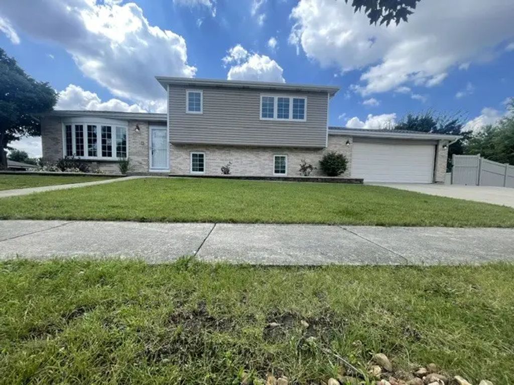 793 Six Pines Drive, Romeoville
