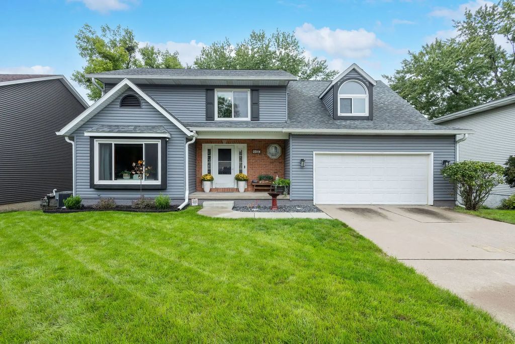 4160 Apple Valley Drive, Bettendorf