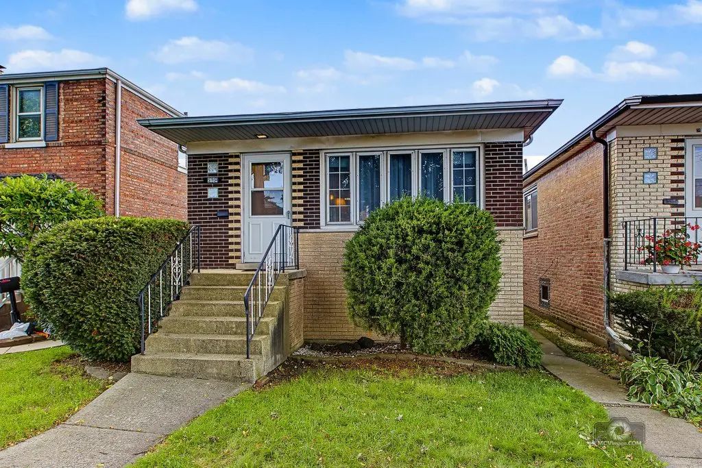 5104 S Menard Avenue, Chicago