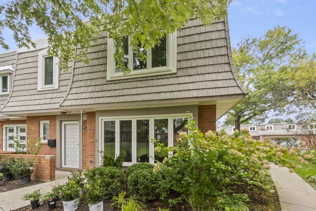 1491 Avignon Court, Highland Park