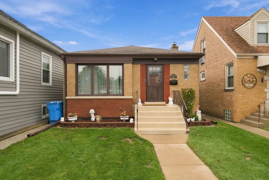 3242 N Oleander Avenue, Chicago