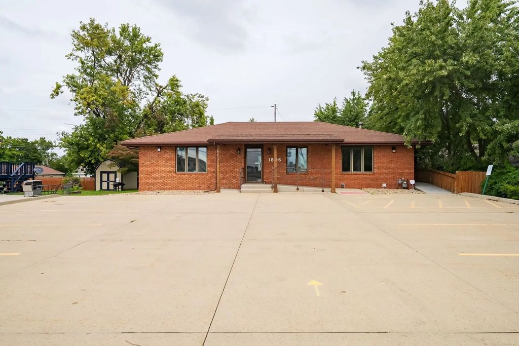 1806 E Empire Street, Bloomington