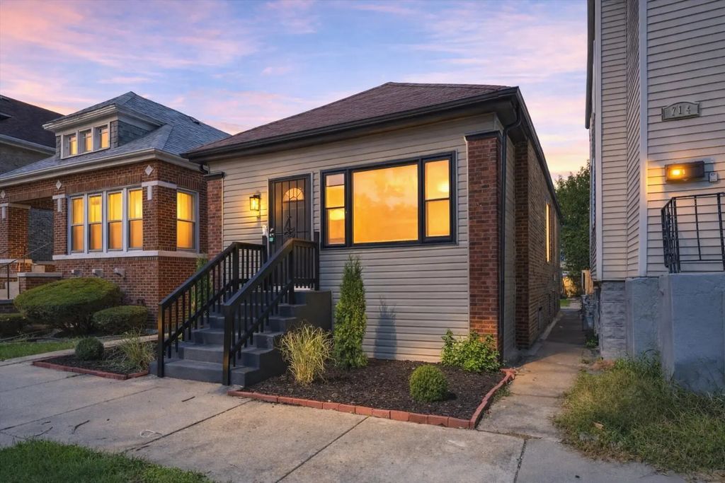 710 E 92nd Place, Chicago