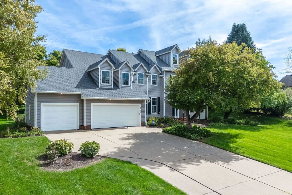 6455 Thomas Court, Bettendorf
