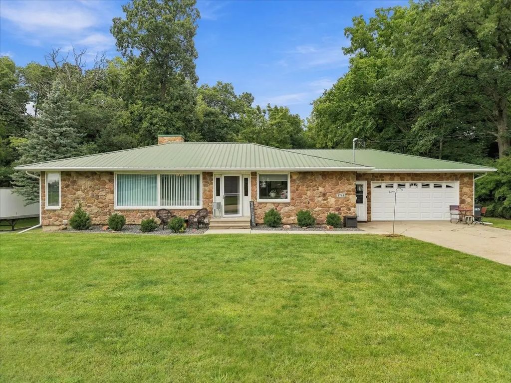 1761 Franklin Road, Franklin Grove