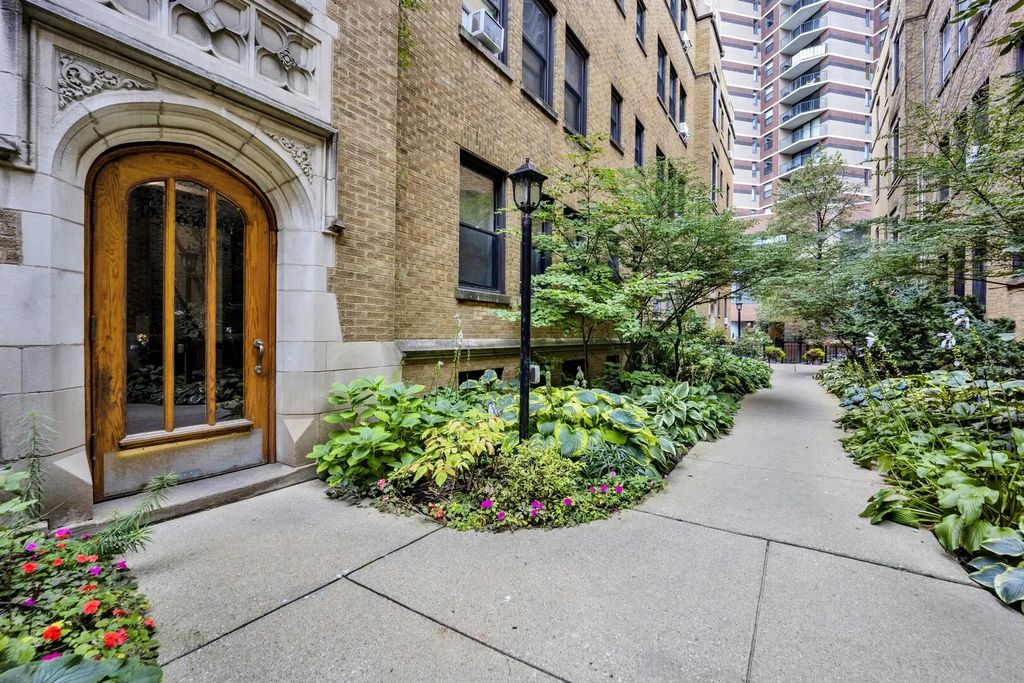 636 W Waveland Avenue 4d, Chicago