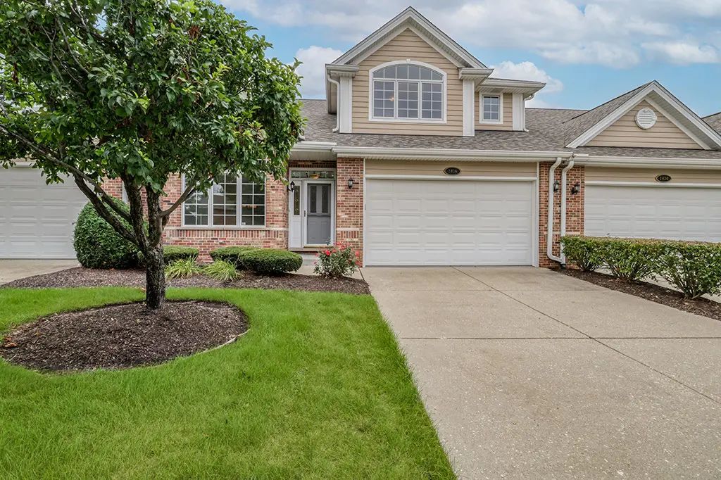 1436 Covington Drive, Lemont