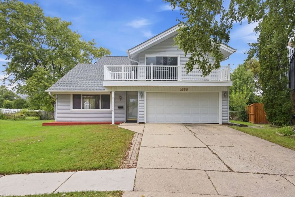 1650 Beverly Court, Hanover Park