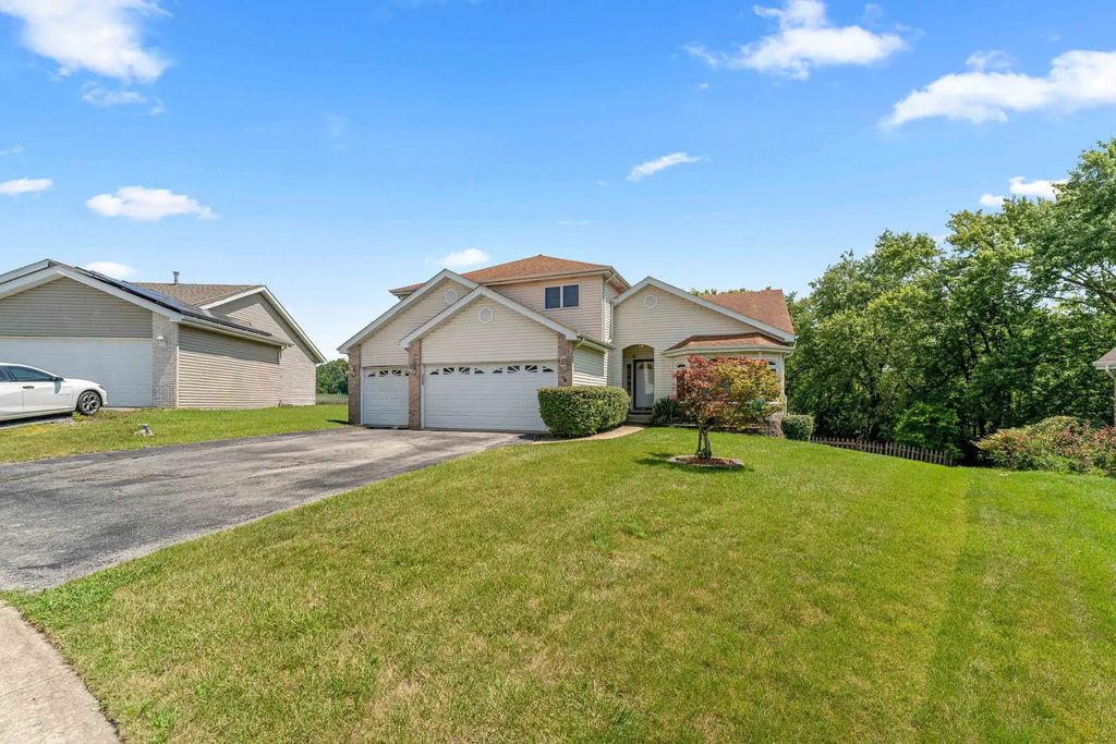 230 Lakeview Court, Steger