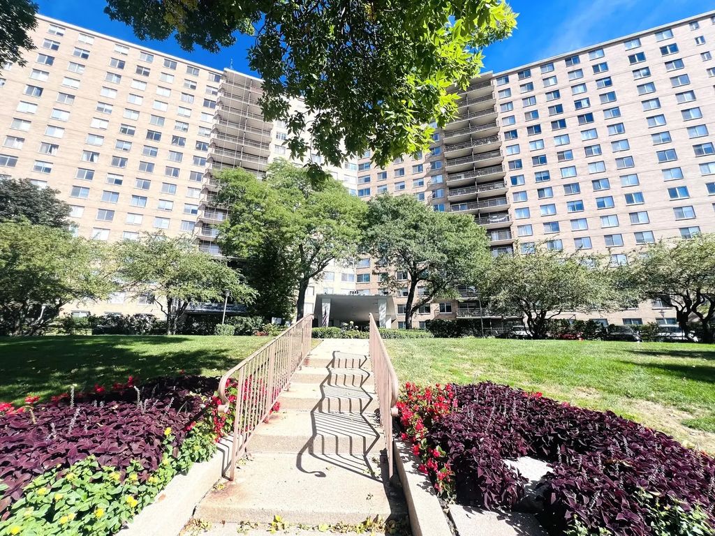 7033 N Kedzie Avenue 710, Chicago