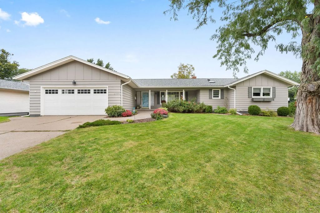 2708 E Hayes Street, Davenport