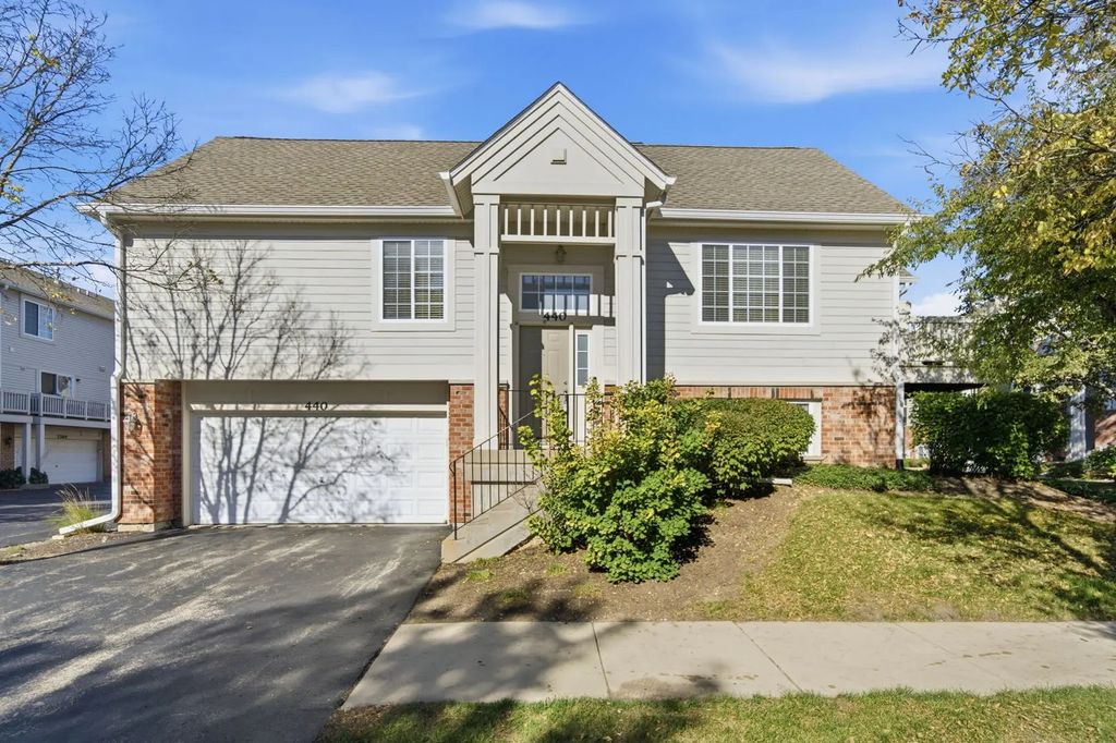 440 Churchill Drive, Elgin