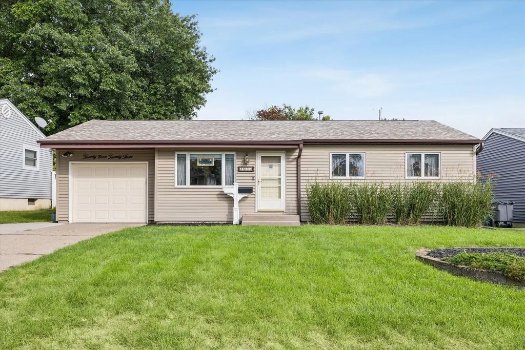2923 Cypress Drive, Bettendorf