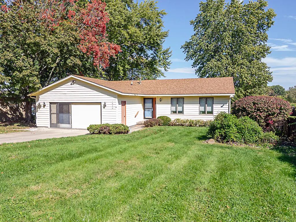 1606 W South Shore Drive, Mahomet