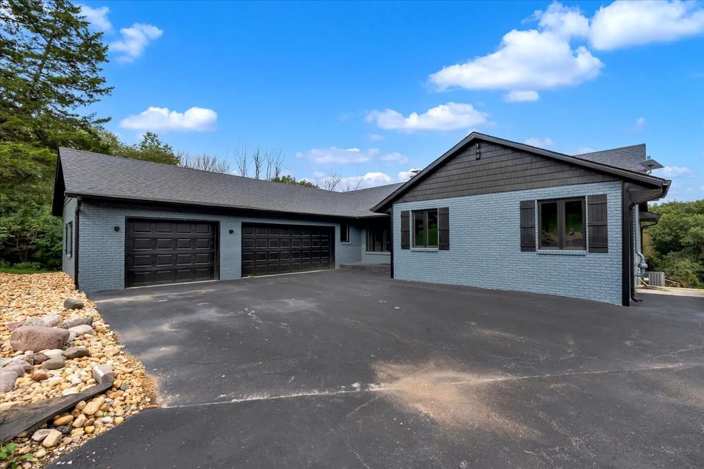 11700 61st Avenue Place, Blue Grass