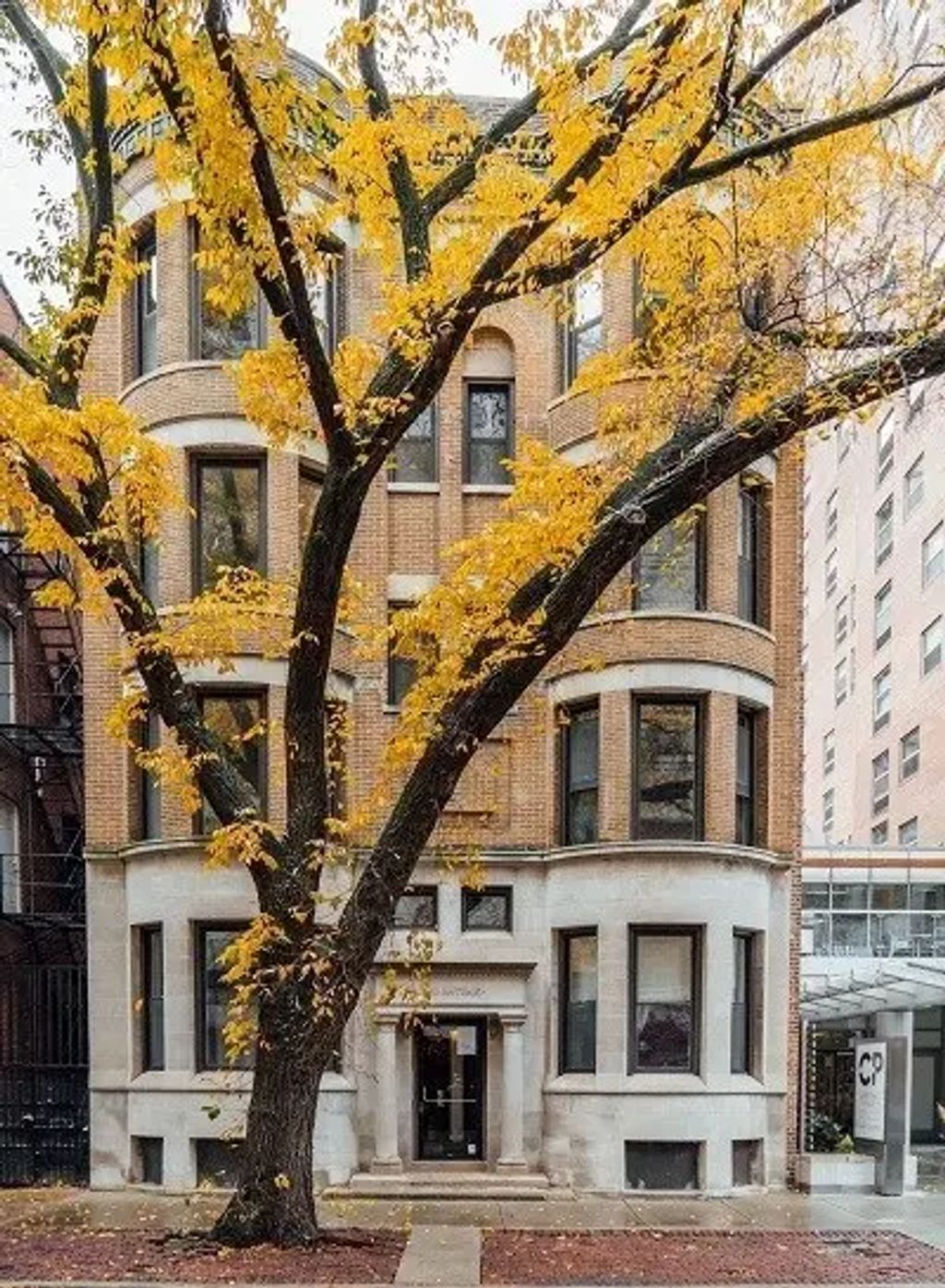 10 W Chestnut Street 4, Chicago