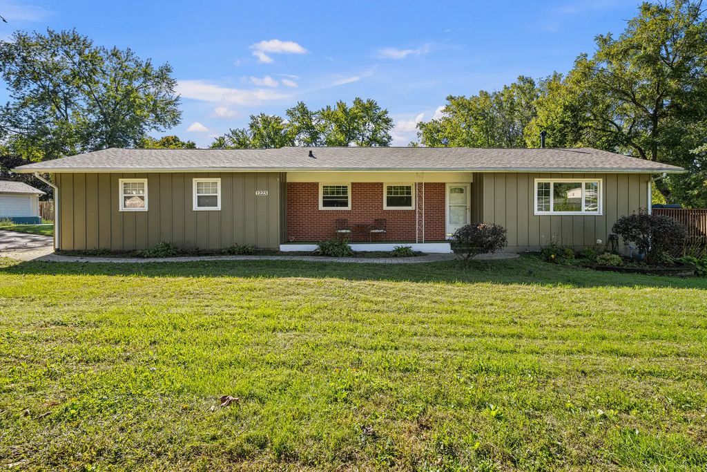 1223 Hillside Drive, Bettendorf