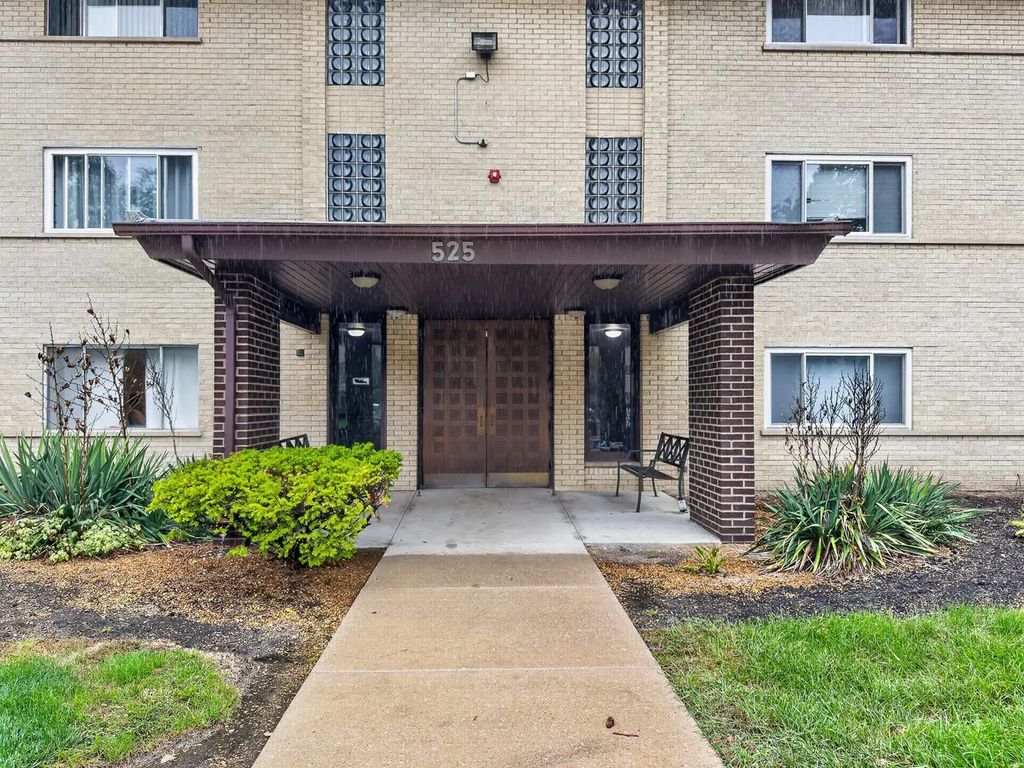 525 S Cleveland Avenue 103, Arlington Heights