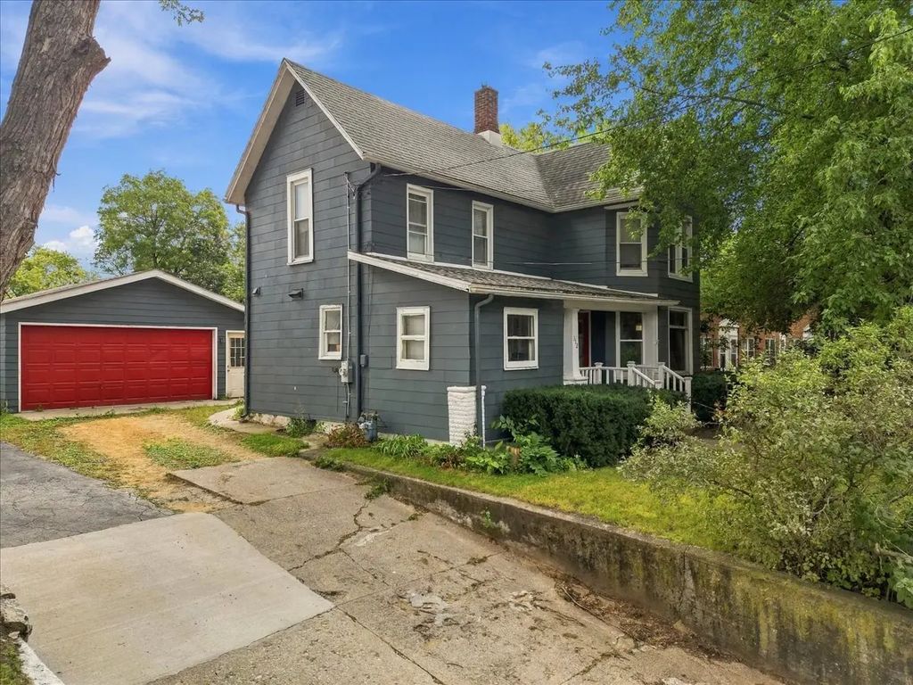 312 S Dement Avenue, Dixon