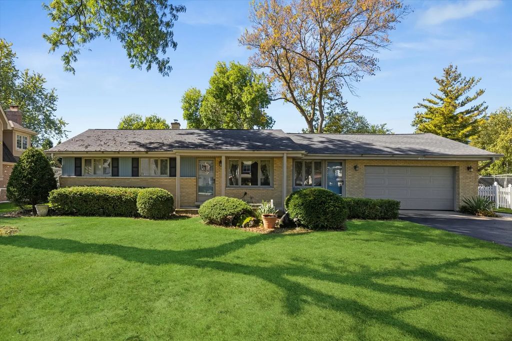 1660 N Highland Avenue, Arlington Heights