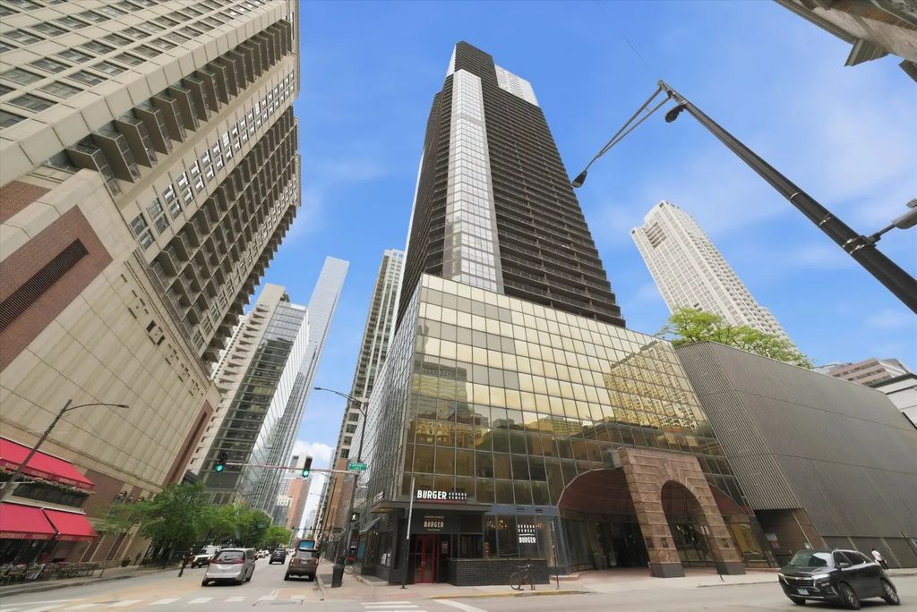 10 E Ontario Street 2003, Chicago