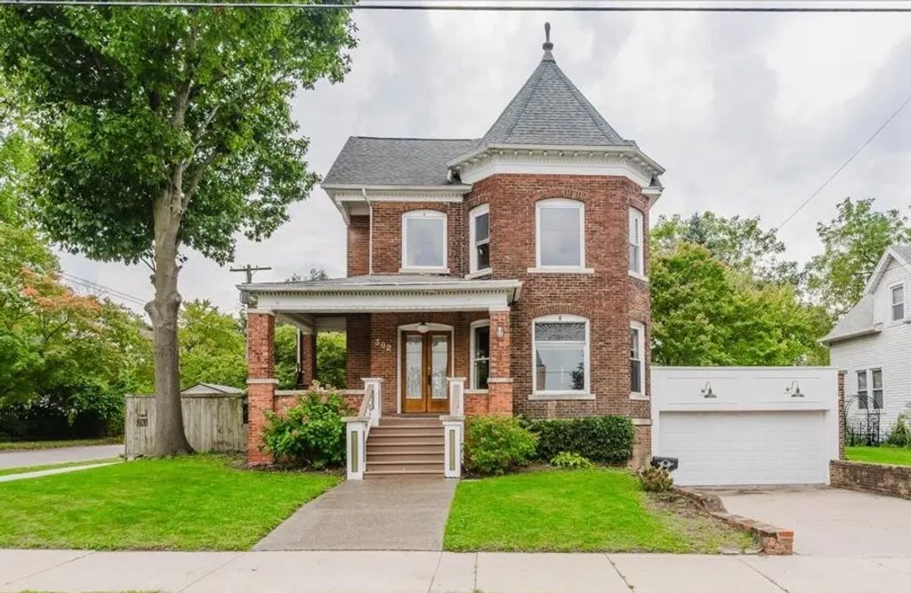 302 W Wood Street, Bloomington