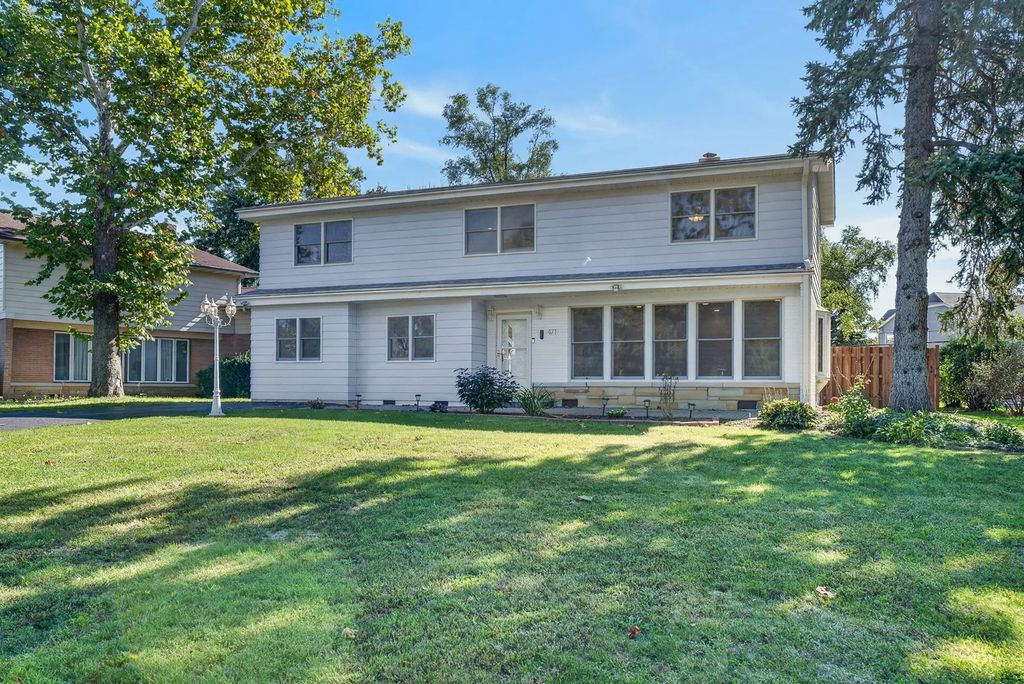 471 E 15th Place, Lombard