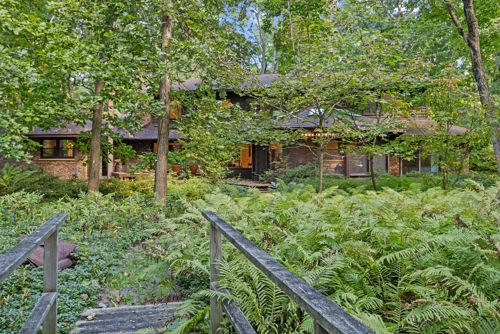 2975 Arrowwood Trail, Riverwoods