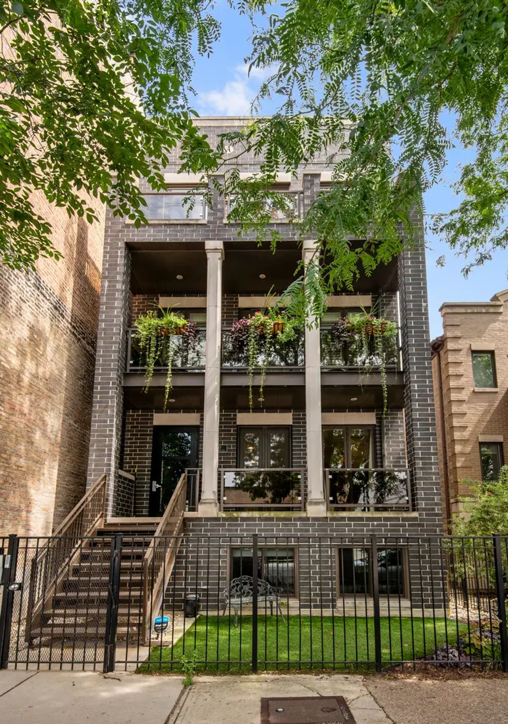 2147 N Southport Avenue 3, Chicago