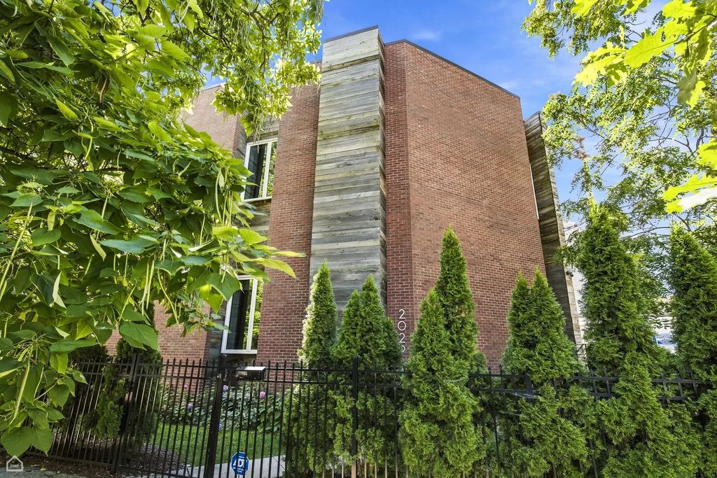 2029 W George Street, Chicago