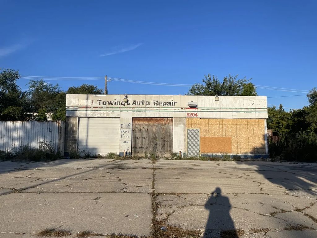 8200 S Halsted Street, Chicago