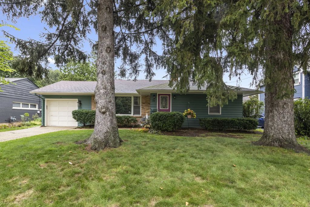 27 Francis Avenue, Crystal Lake
