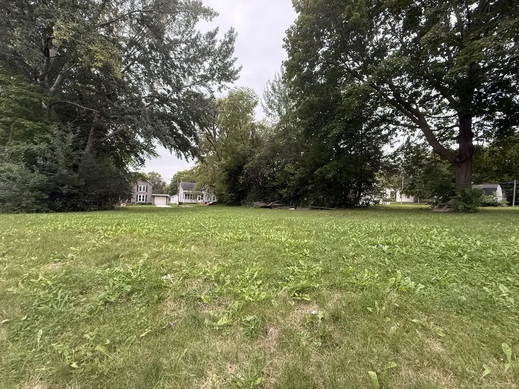 732 S Adams Avenue, Freeport