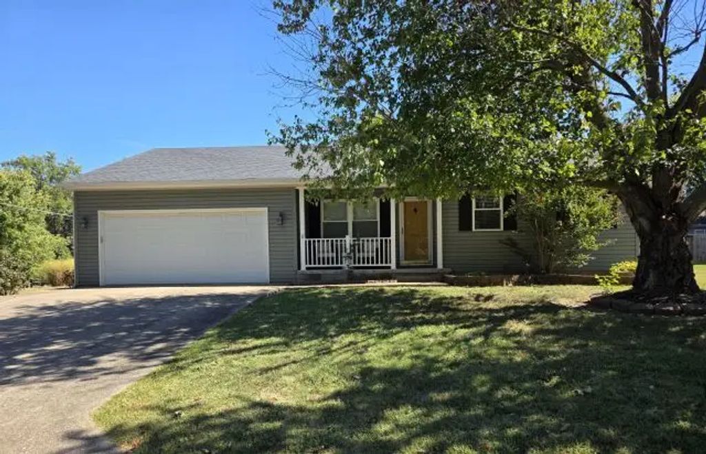 2 Acorn Drive, Harrisburg