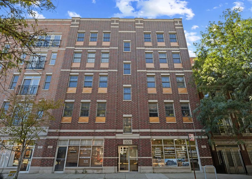 1921 W Diversey Parkway 402, Chicago