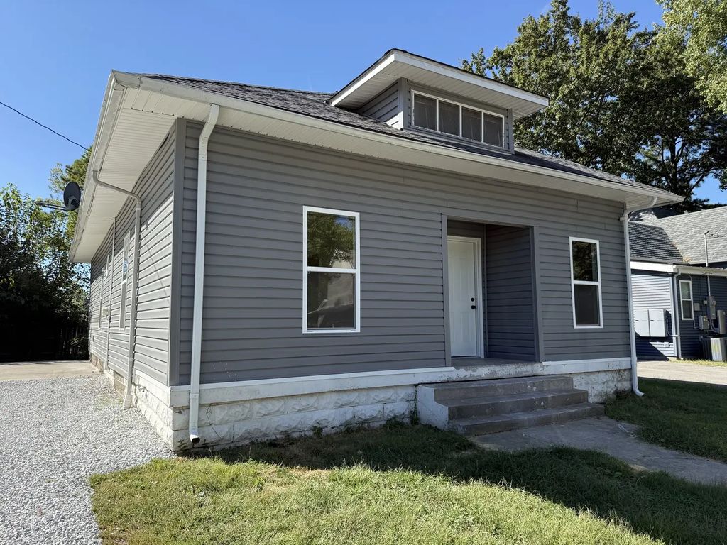 810 N Monroe Street, Marion