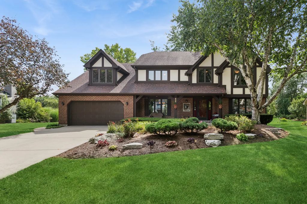808 Lyndhurst Court, Naperville