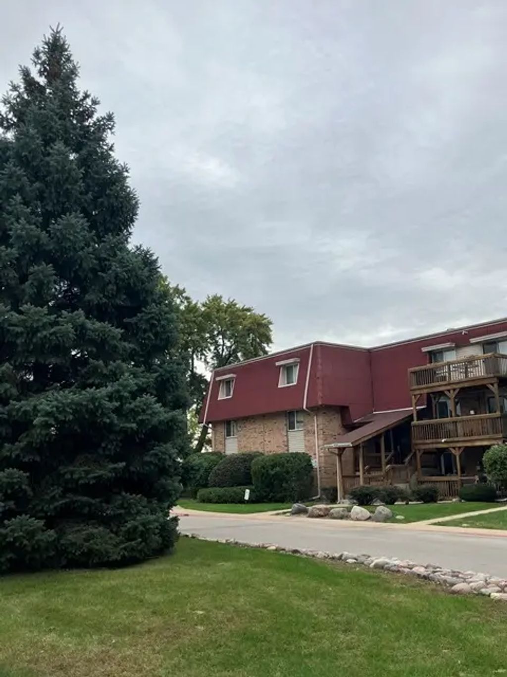 1870 Tall Oaks Drive 1102, Aurora