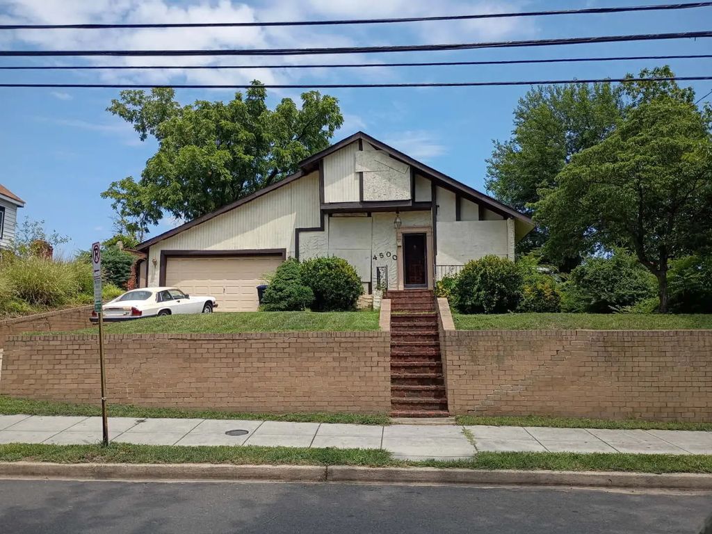 4500 Brooks Street, Washington