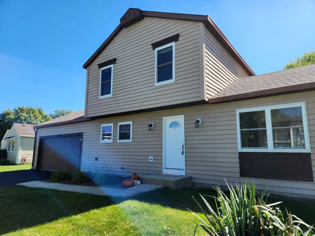 1440 Carleton Avenue, Naperville