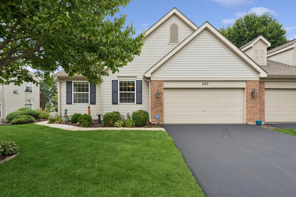 1163 N Oakwood Drive 1163, Fox Lake