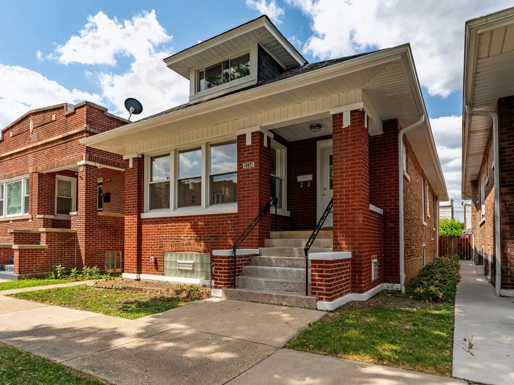 2234 Gunderson Avenue, Berwyn